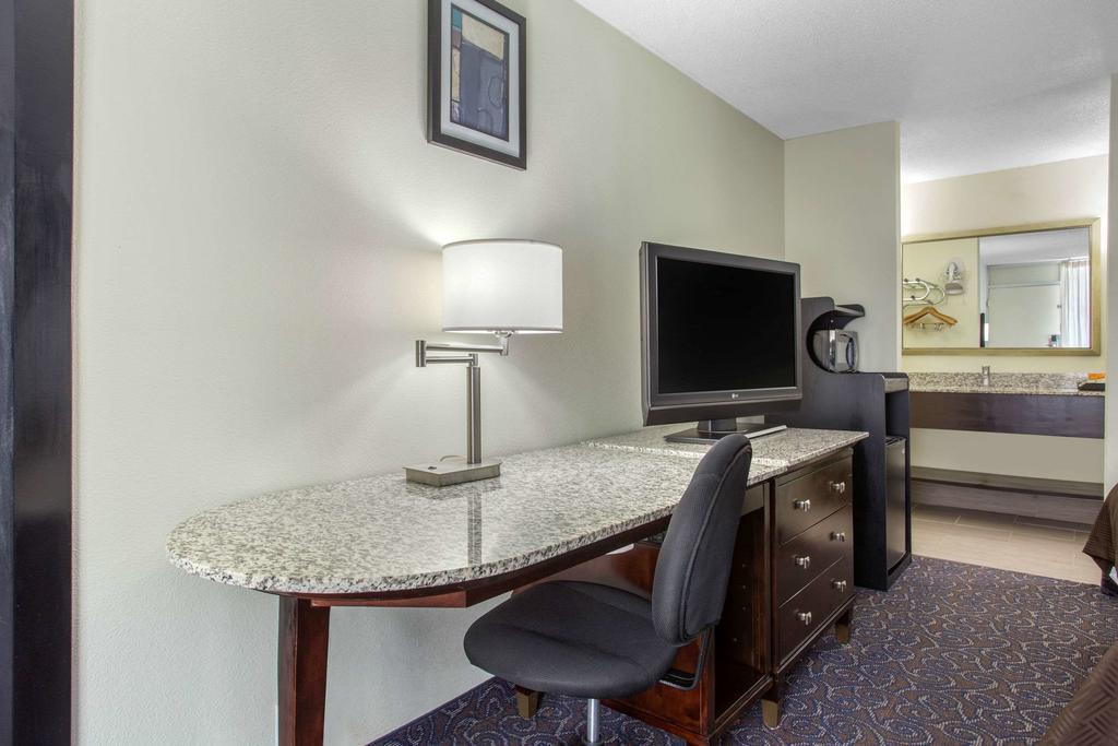 Days Inn And Suites By Wyndham Oxford Buitenkant foto