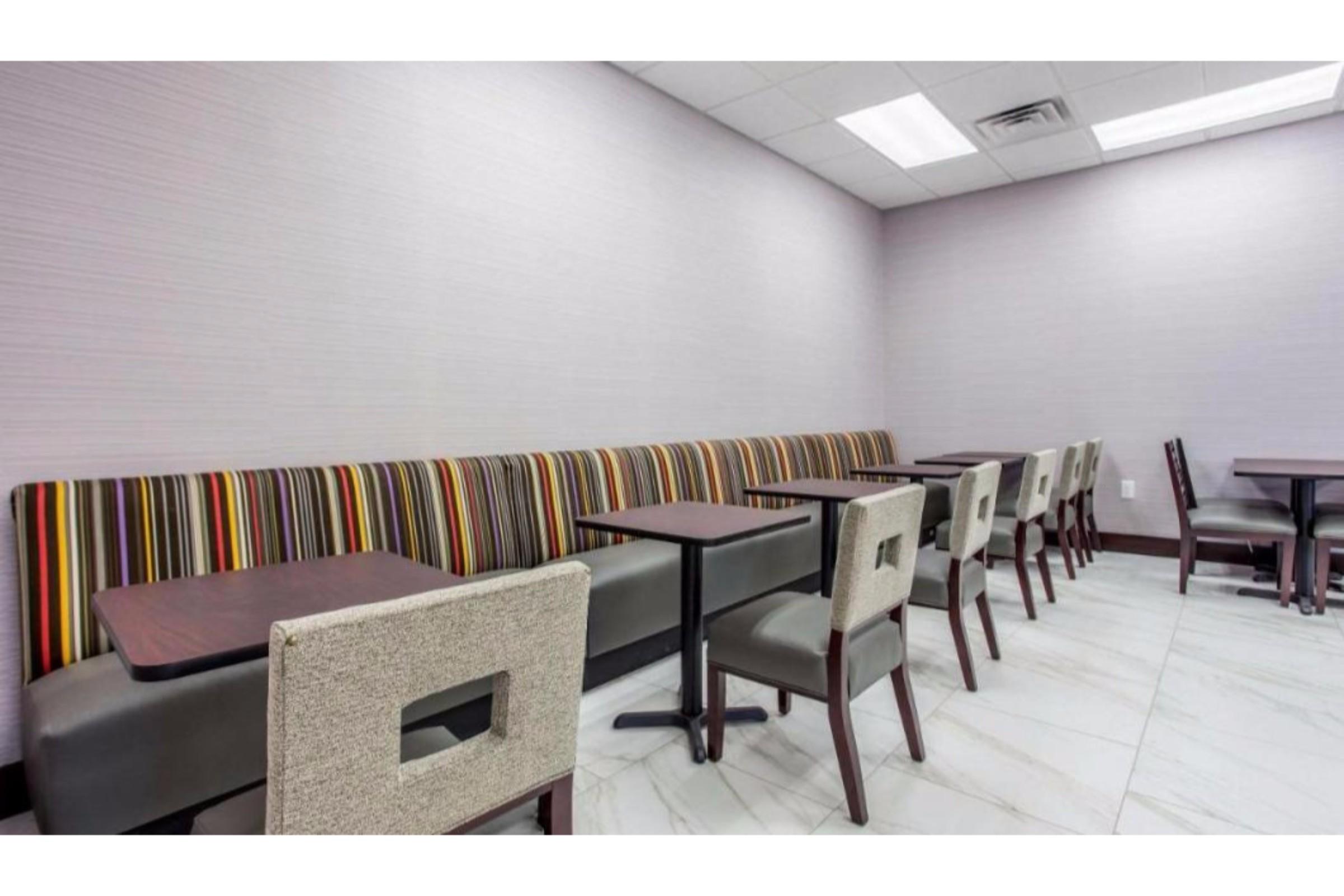 Days Inn And Suites By Wyndham Oxford Buitenkant foto