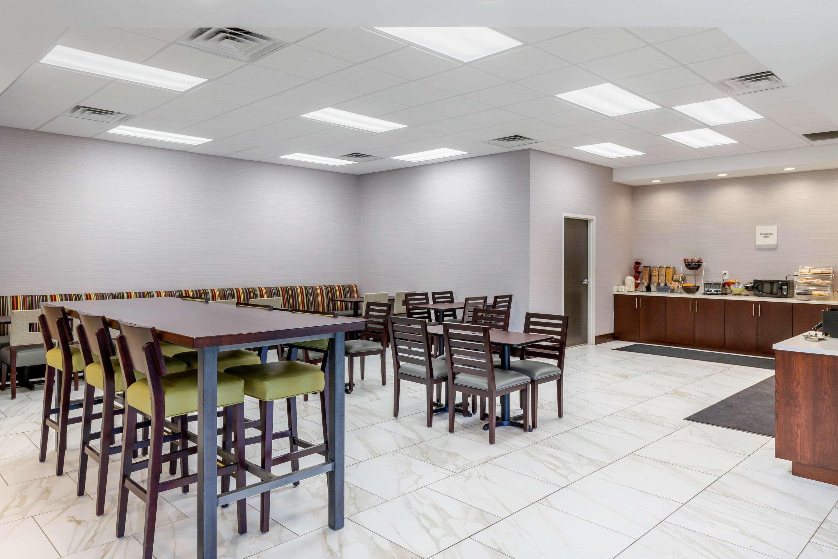 Days Inn And Suites By Wyndham Oxford Buitenkant foto