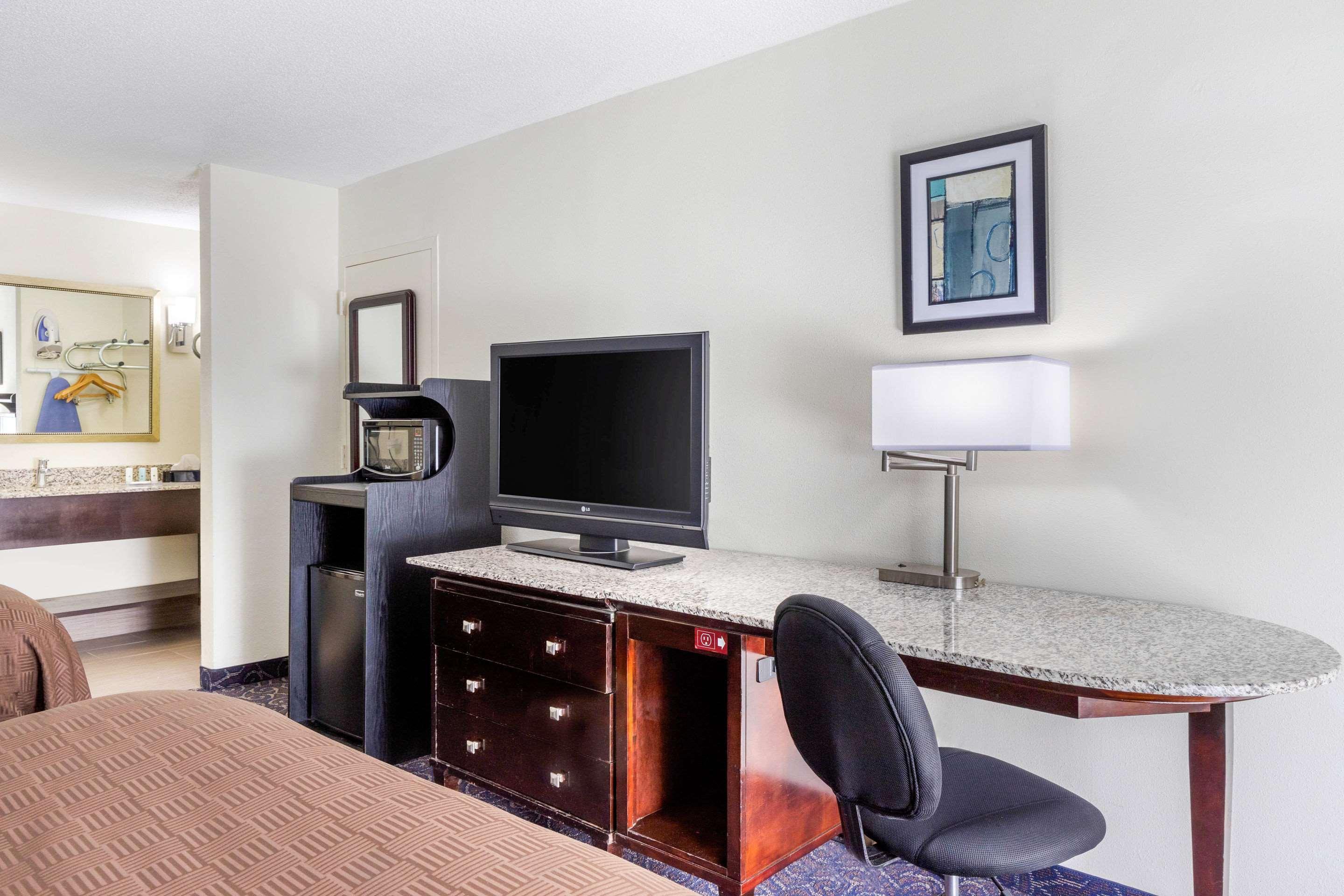Days Inn And Suites By Wyndham Oxford Buitenkant foto