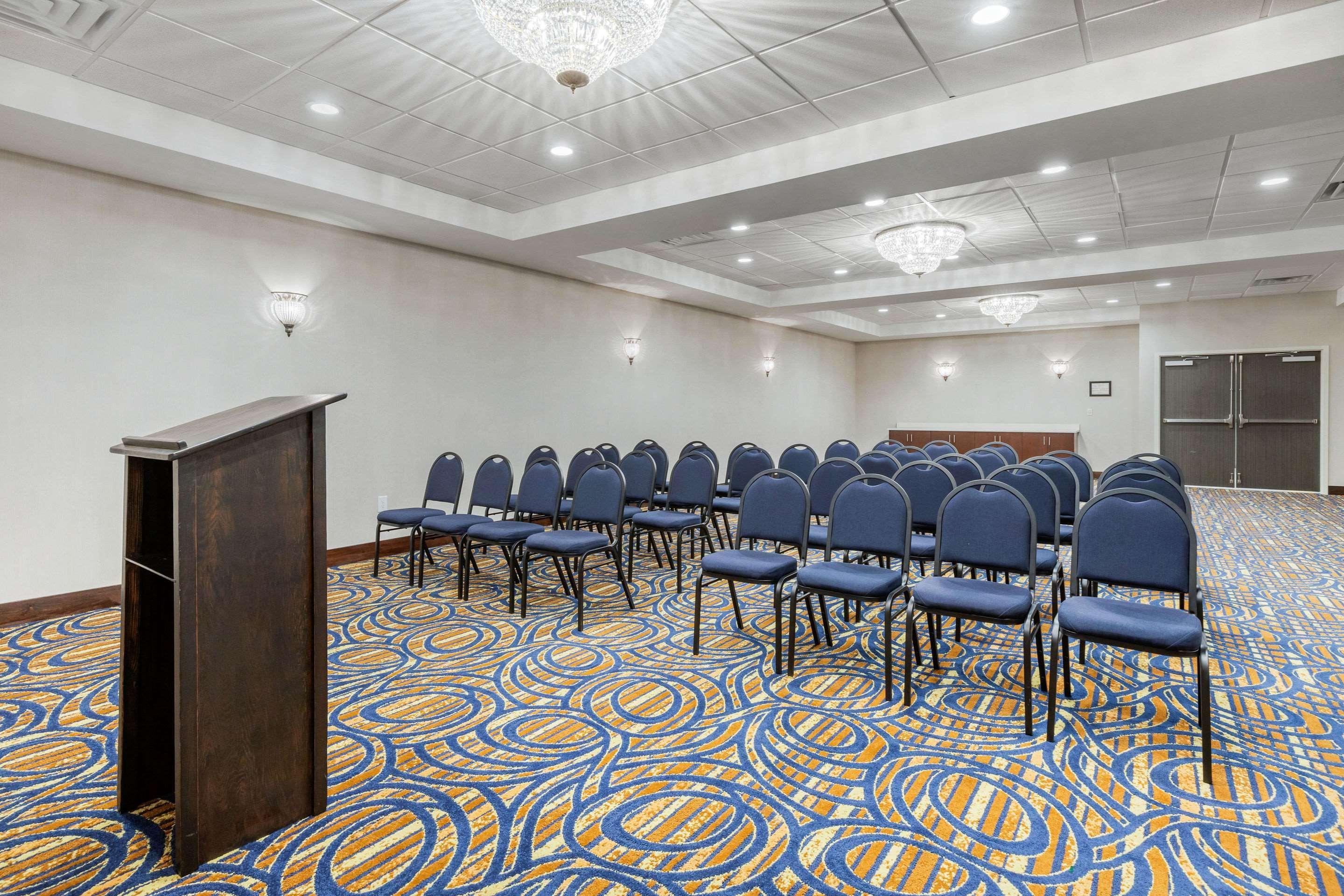 Days Inn And Suites By Wyndham Oxford Buitenkant foto