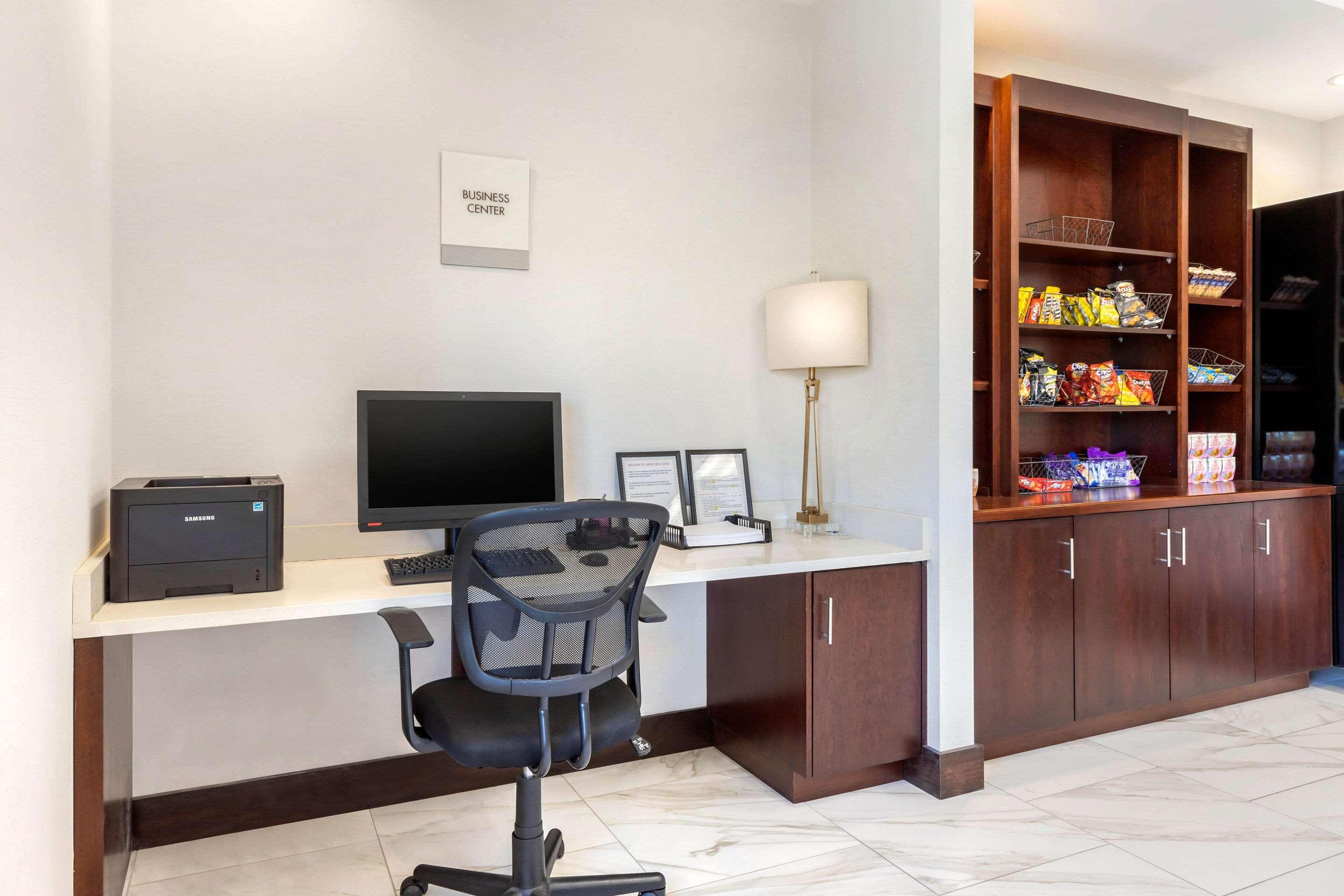 Days Inn And Suites By Wyndham Oxford Buitenkant foto