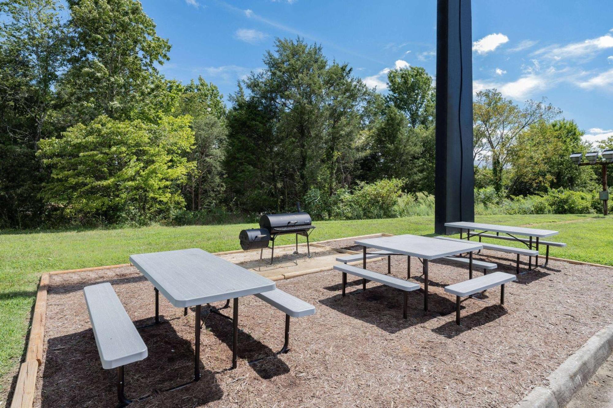 Days Inn And Suites By Wyndham Oxford Buitenkant foto