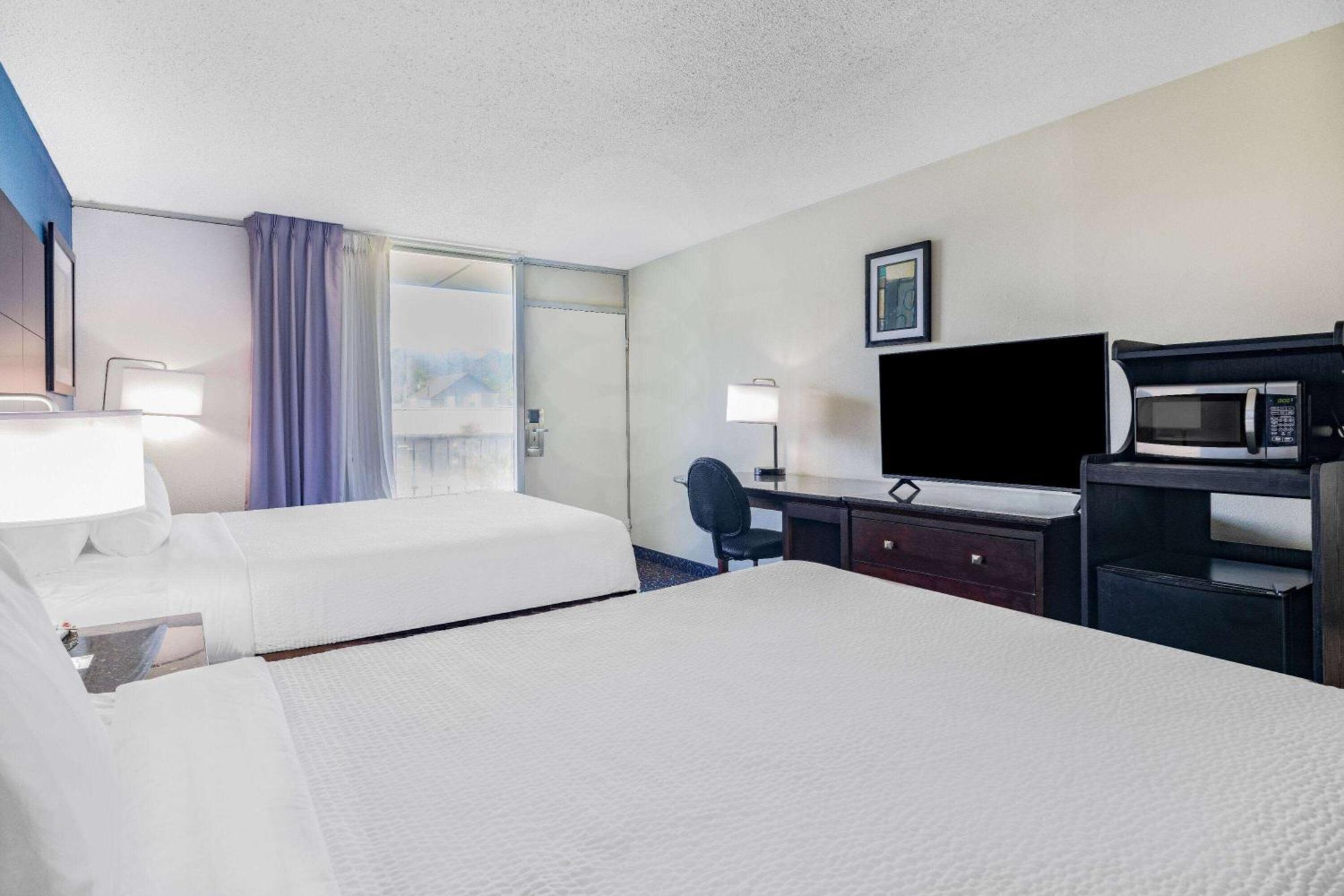 Days Inn And Suites By Wyndham Oxford Buitenkant foto