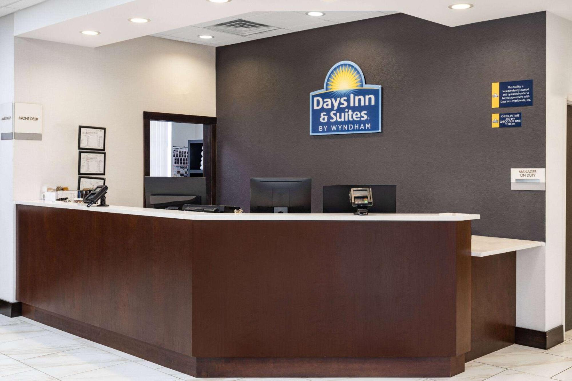 Days Inn And Suites By Wyndham Oxford Buitenkant foto