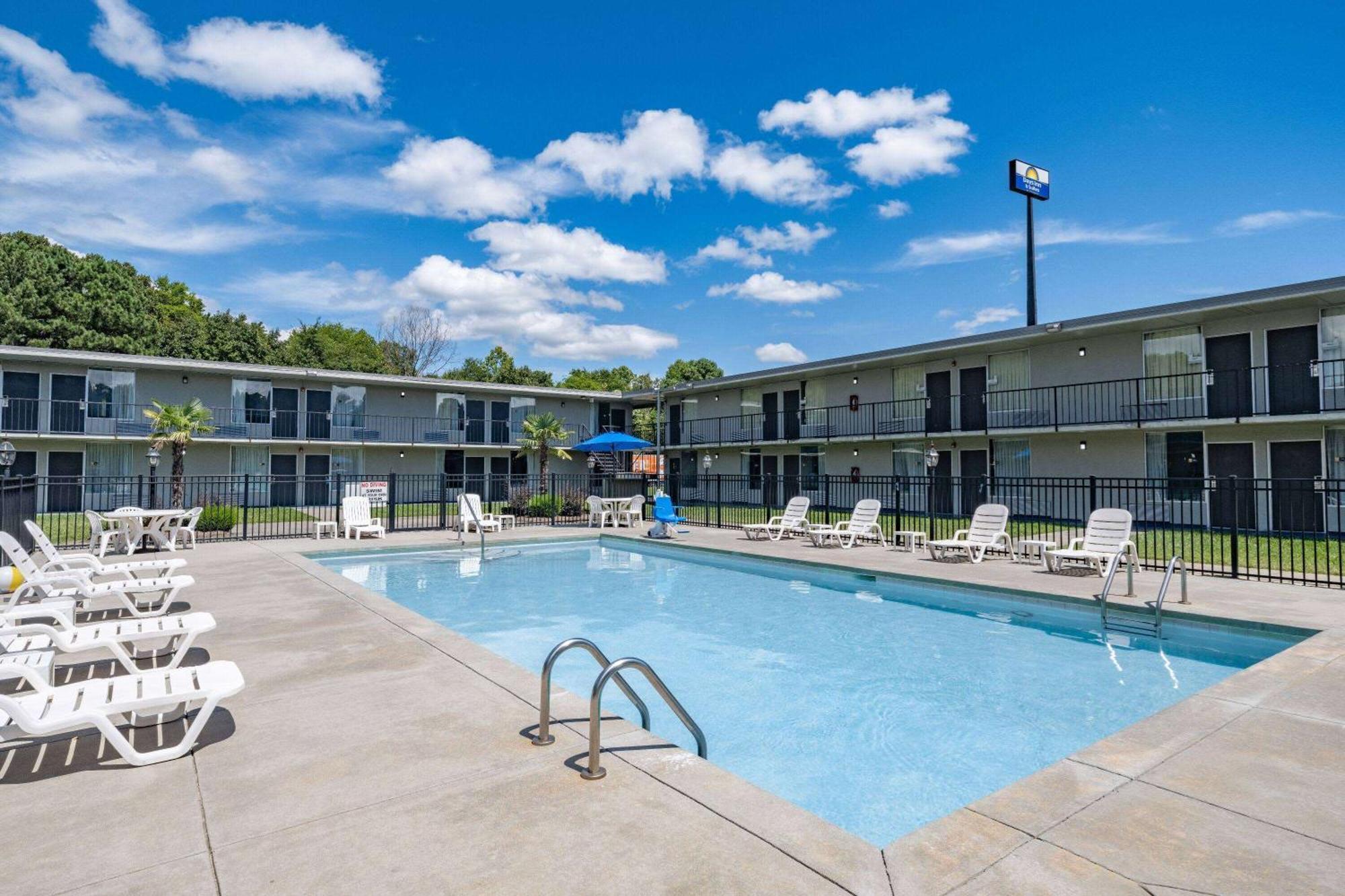 Days Inn And Suites By Wyndham Oxford Buitenkant foto