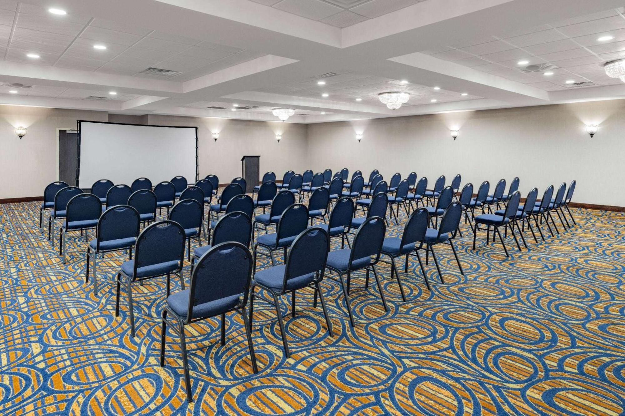Days Inn And Suites By Wyndham Oxford Buitenkant foto